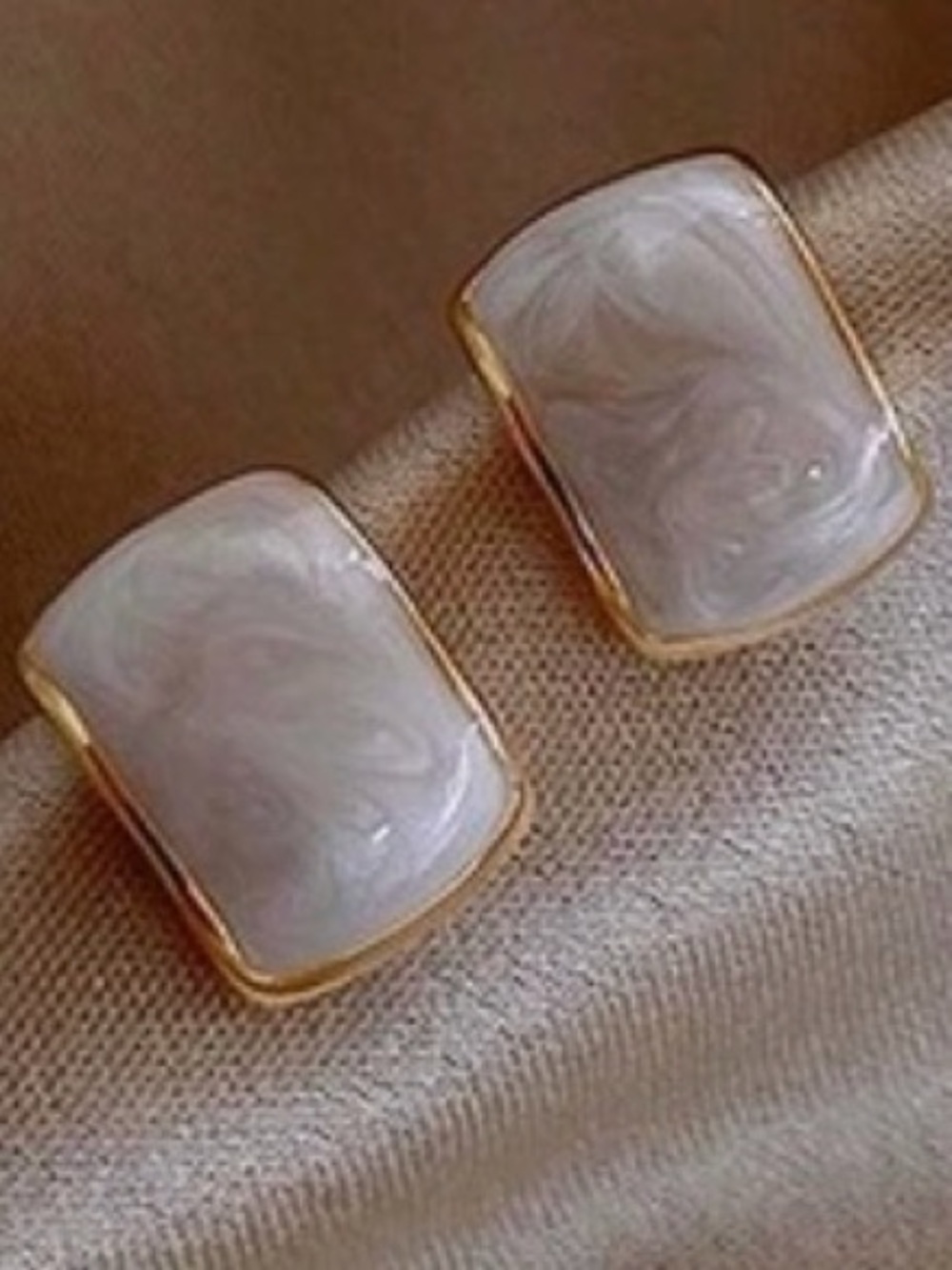 Fashionable White Curved Stud Earrings